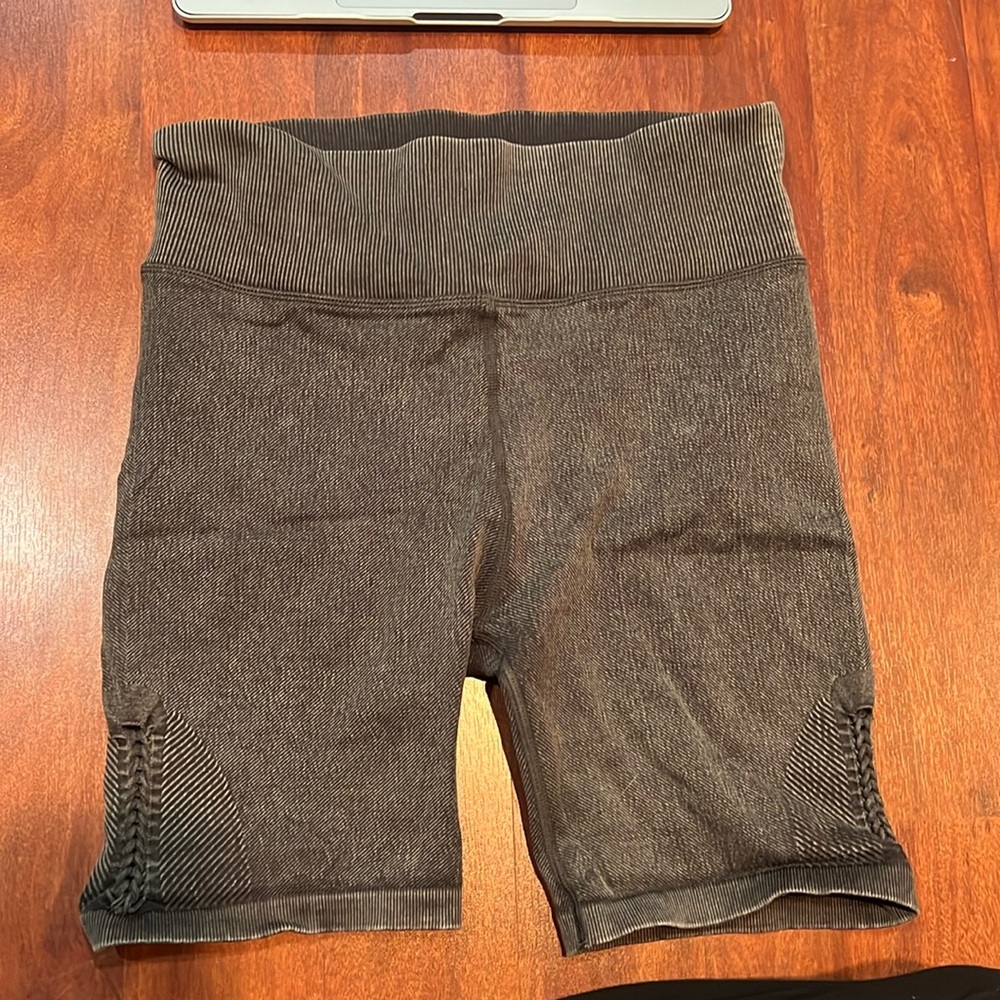 dark grey offline by aerie size medium real me biker shorts